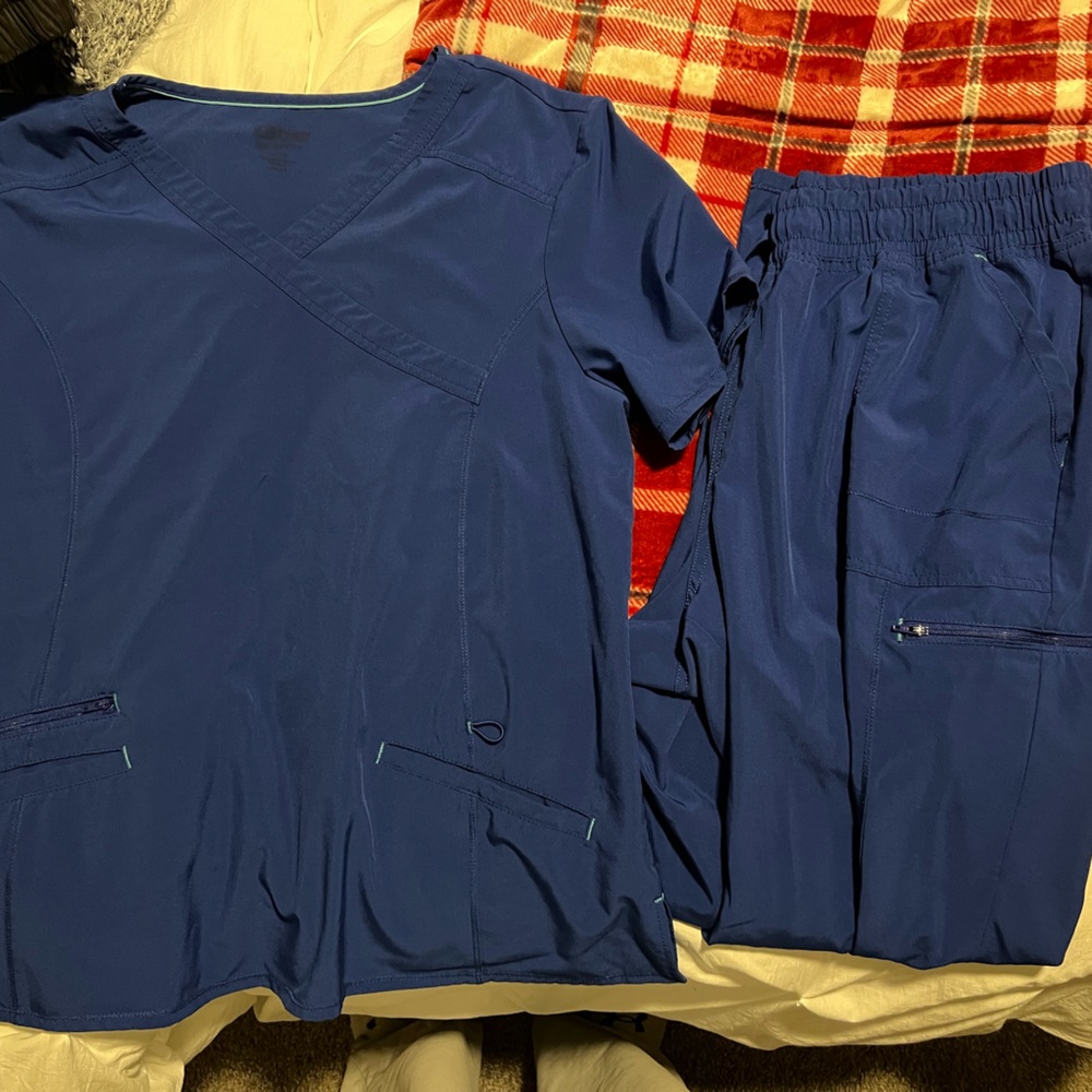 Scrub set